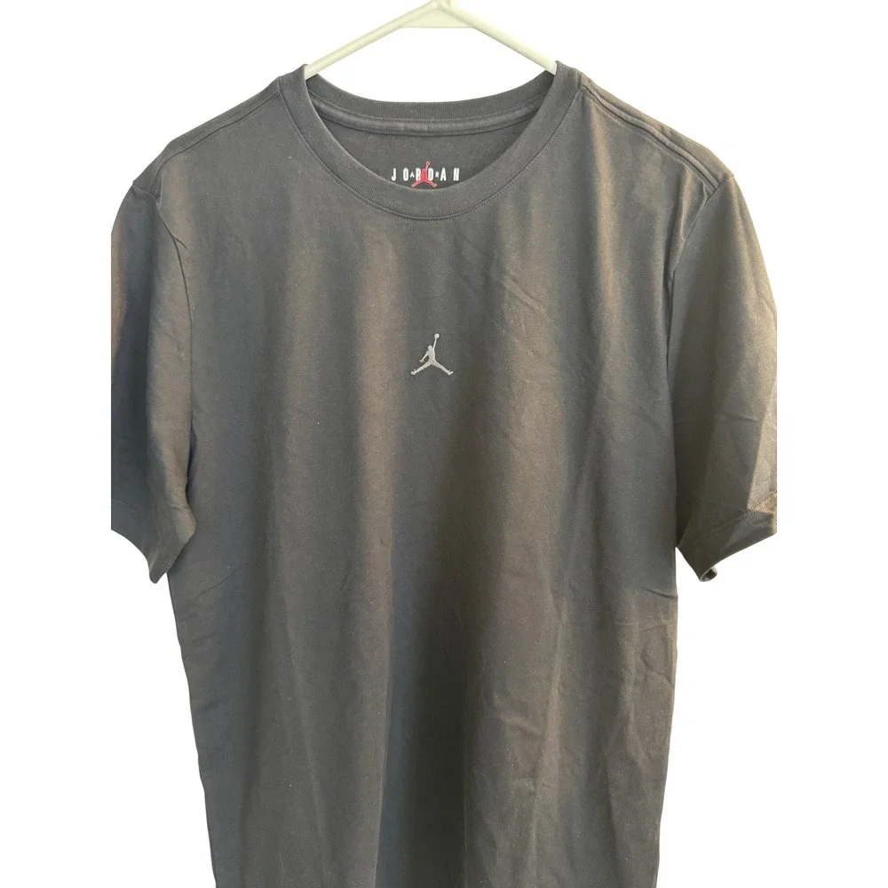 Jordan T-Shirt NWT Mens Large Black IB7349-010 Jumpman AJ1 Chicago Graphic Tee